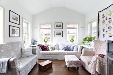 Ein gemütliches Wohnzimmer eines Bostonhaus
